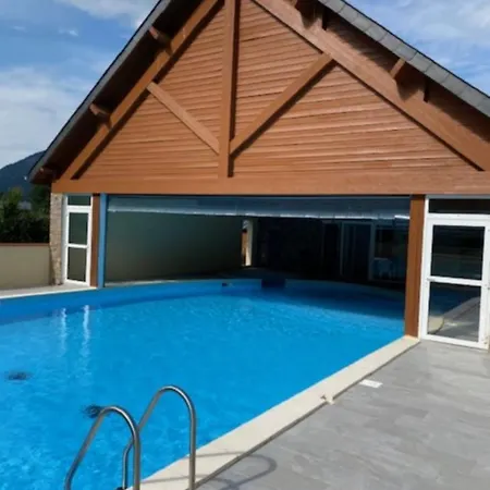 Appartement Étoilé: Résidence Agréable en Haute-Garonne Bagneres-de-Luchon Exterior photo